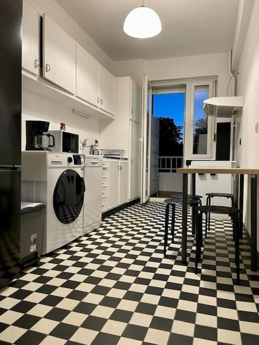 Spacious Apartment Next To Parc Du Cinquantenaire Брюксел Екстериор снимка